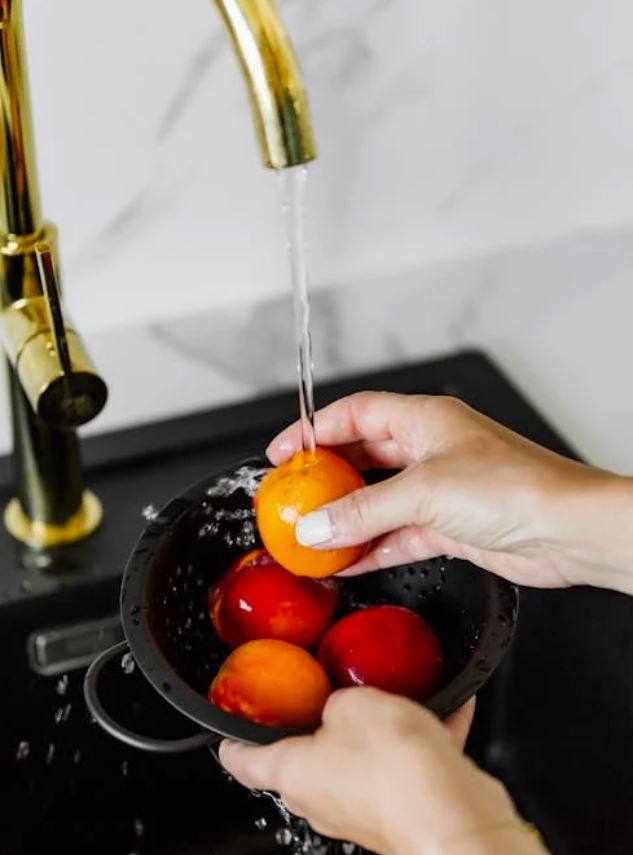 Crystal Clear Water from Modern Kitchen Faucet